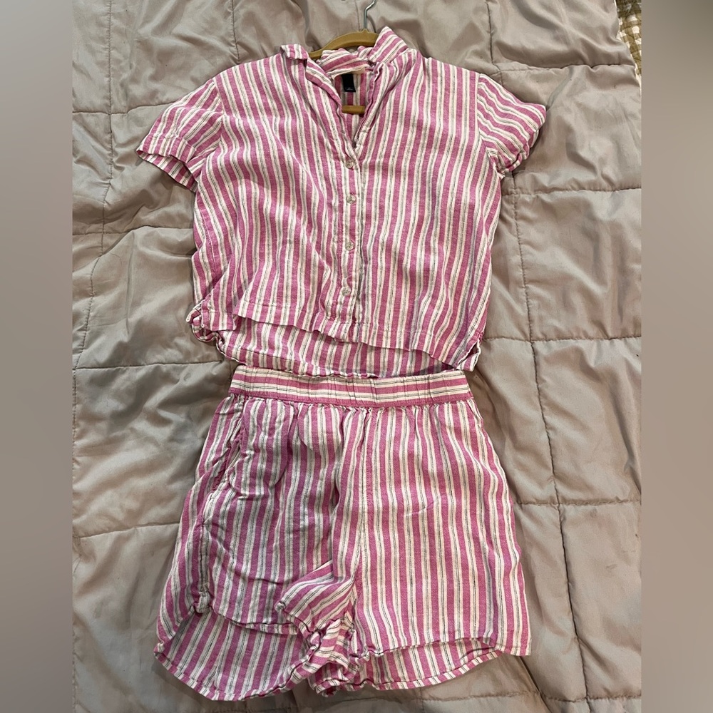 Universal threads 2 piece short set
